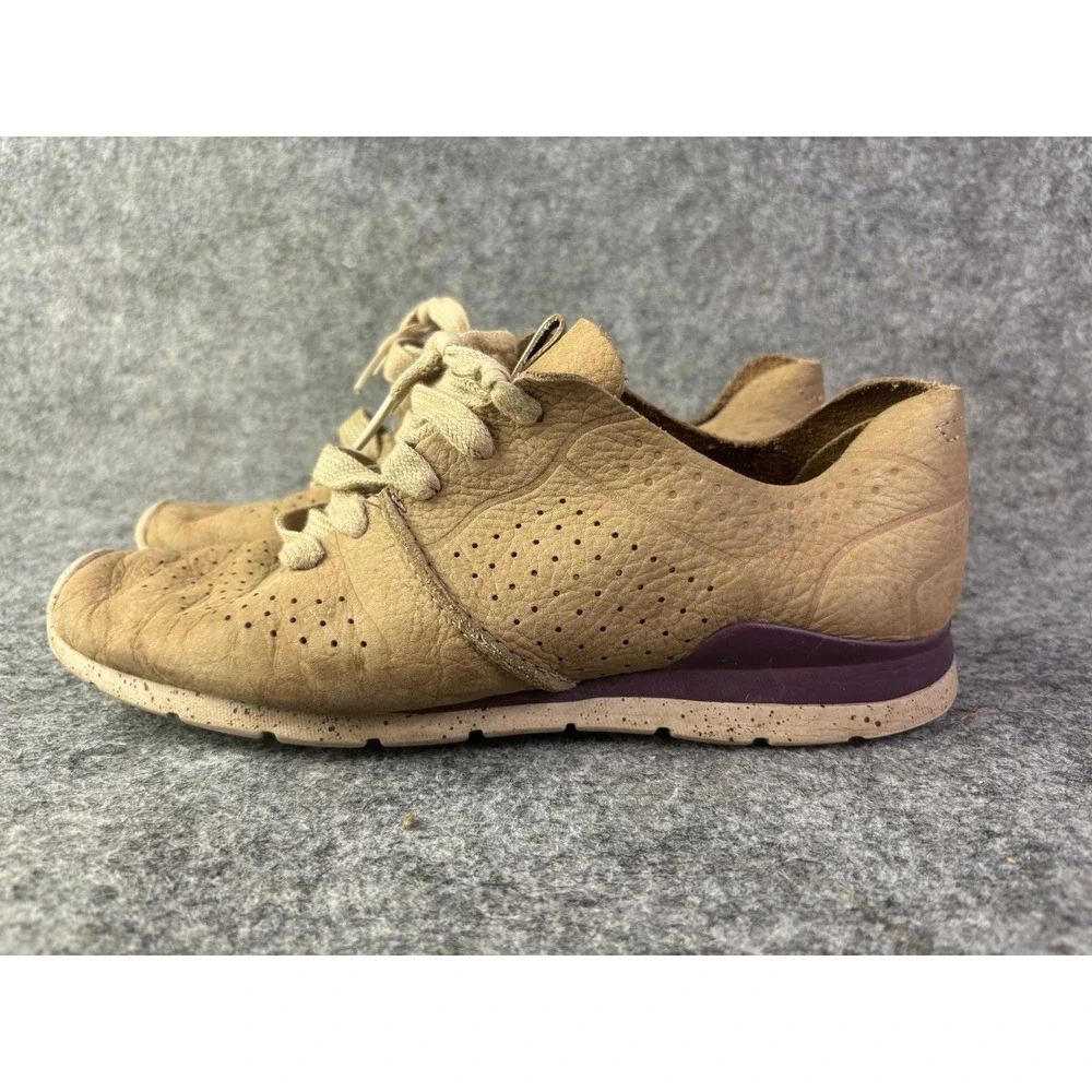 UGG‎ Tye Stardust Sneakers Womens 8.5 Tan Perforated Leather Low Top 1019057